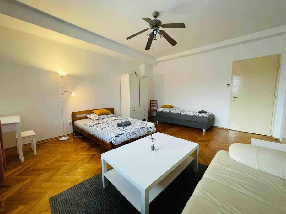 Lovely 2Bdr In Center, Wifi & Self-Check In Братислава Экстерьер фото