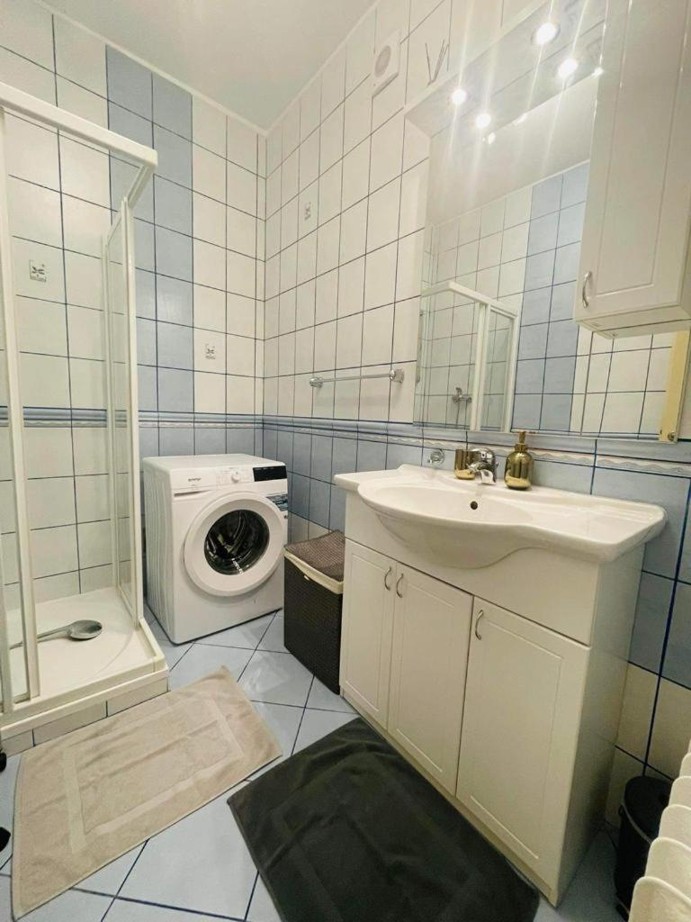 Lovely 2Bdr In Center, Wifi & Self-Check In Братислава Экстерьер фото