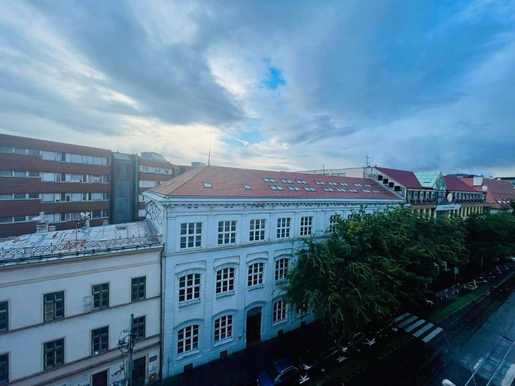 Lovely 2Bdr In Center, Wifi & Self-Check In Братислава Экстерьер фото