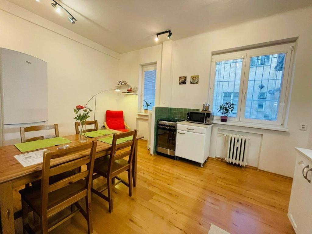 Lovely 2Bdr In Center, Wifi & Self-Check In Братислава Экстерьер фото